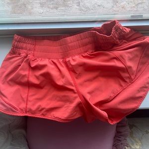 Lululemon Hotty Hot 2.5” shorts